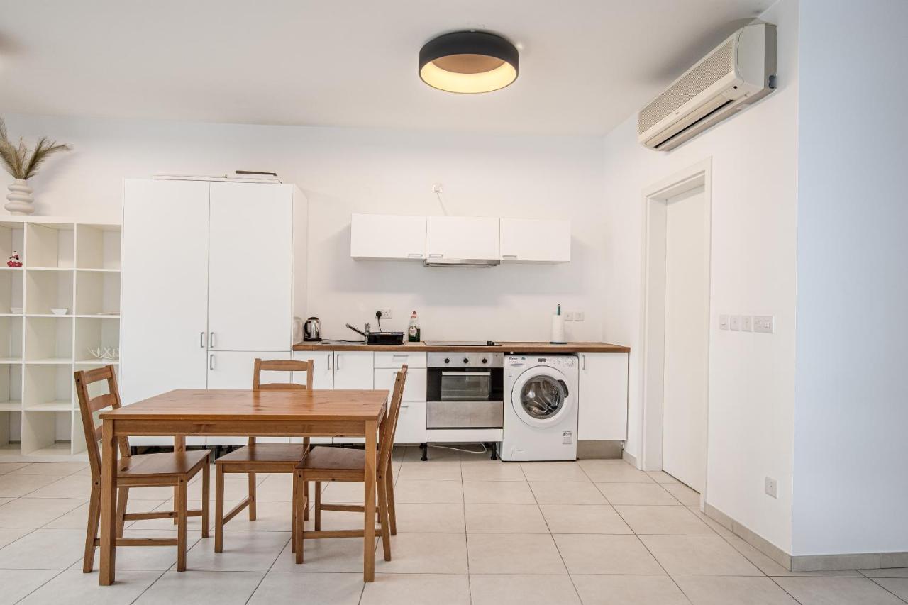 Modern Studio Apartment In The Heart Of St Julians Сент Джулианс Экстерьер фото